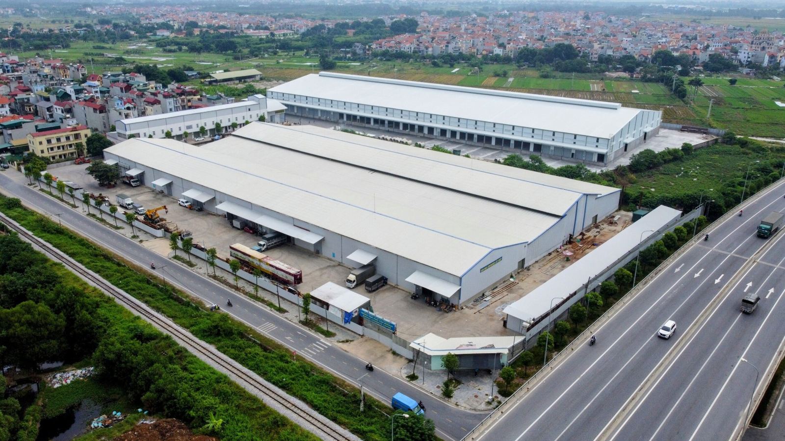 Toàn cảnh Trung tâm kho vận Bigway nhìn từ trên cao, bên đường Hoàng Sa